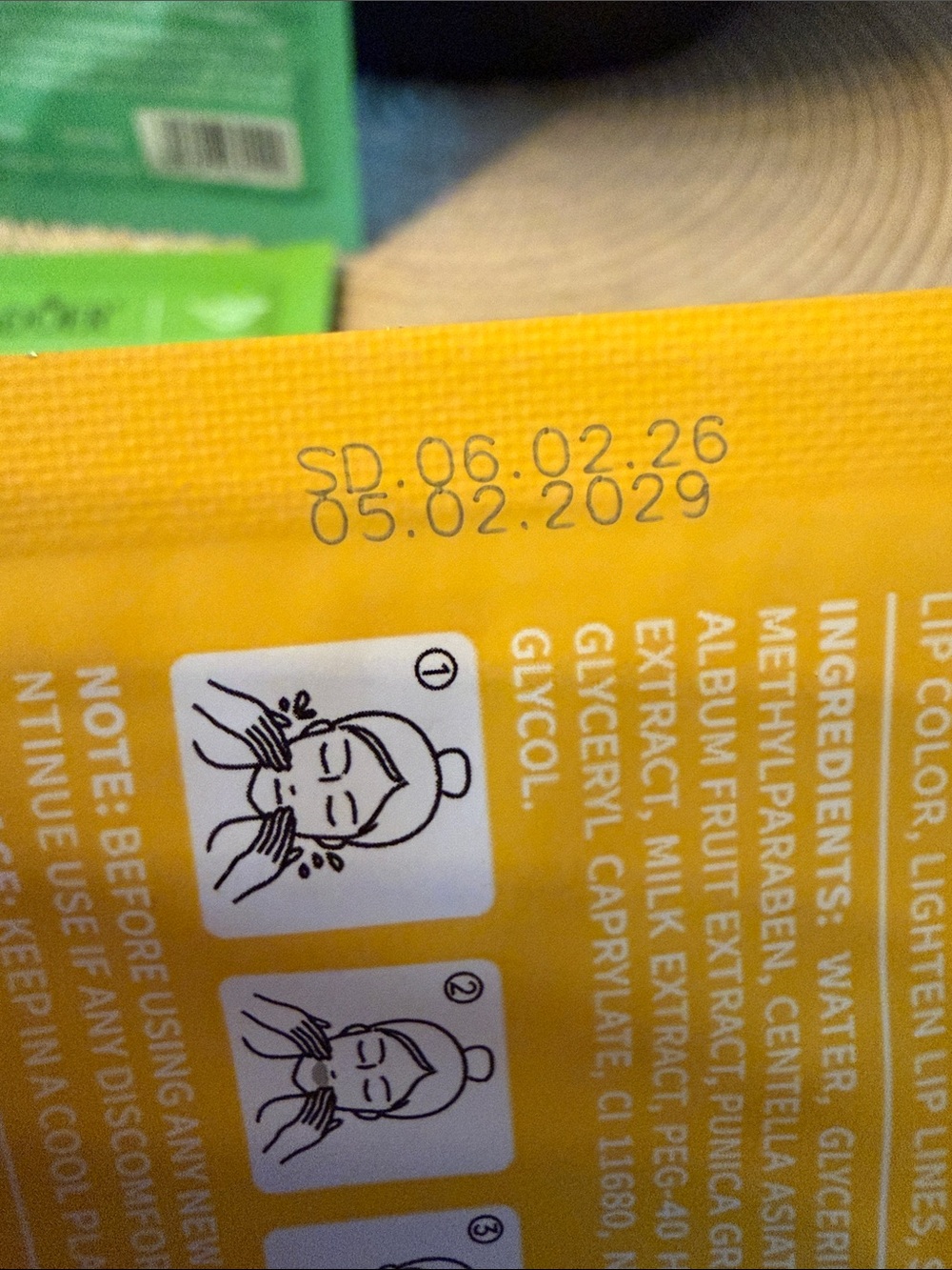 Sadoer hydrating & Nourishing Lip Mask Pack Assorted Aloe, Honey, Avocado,Orange - Picture 4 of 12